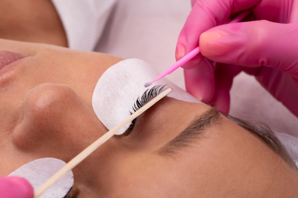 Lash lifting